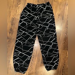 SHEIN Black and white patterned pants. Geometric design